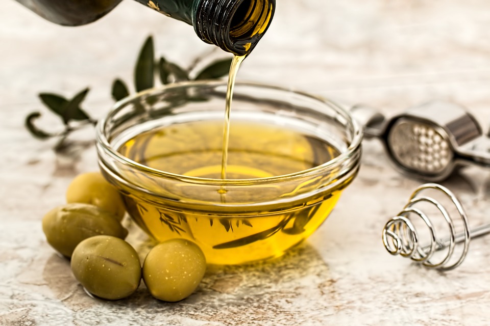 l'huile d'olive sur les cheveux crépus